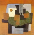 Compotier de guitarra y pintura sobre una mesa 1921 Pablo Picasso